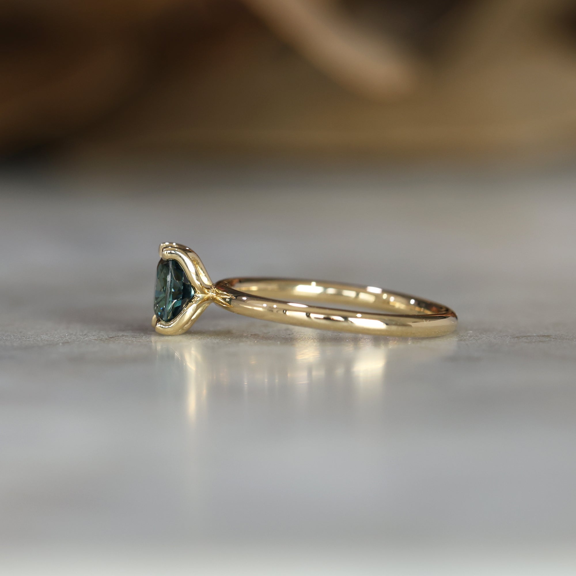 LOTUS / 1.14ct OVAL MADAGASCAN SAPPHIRE 4 CLAW SOLITAIRE