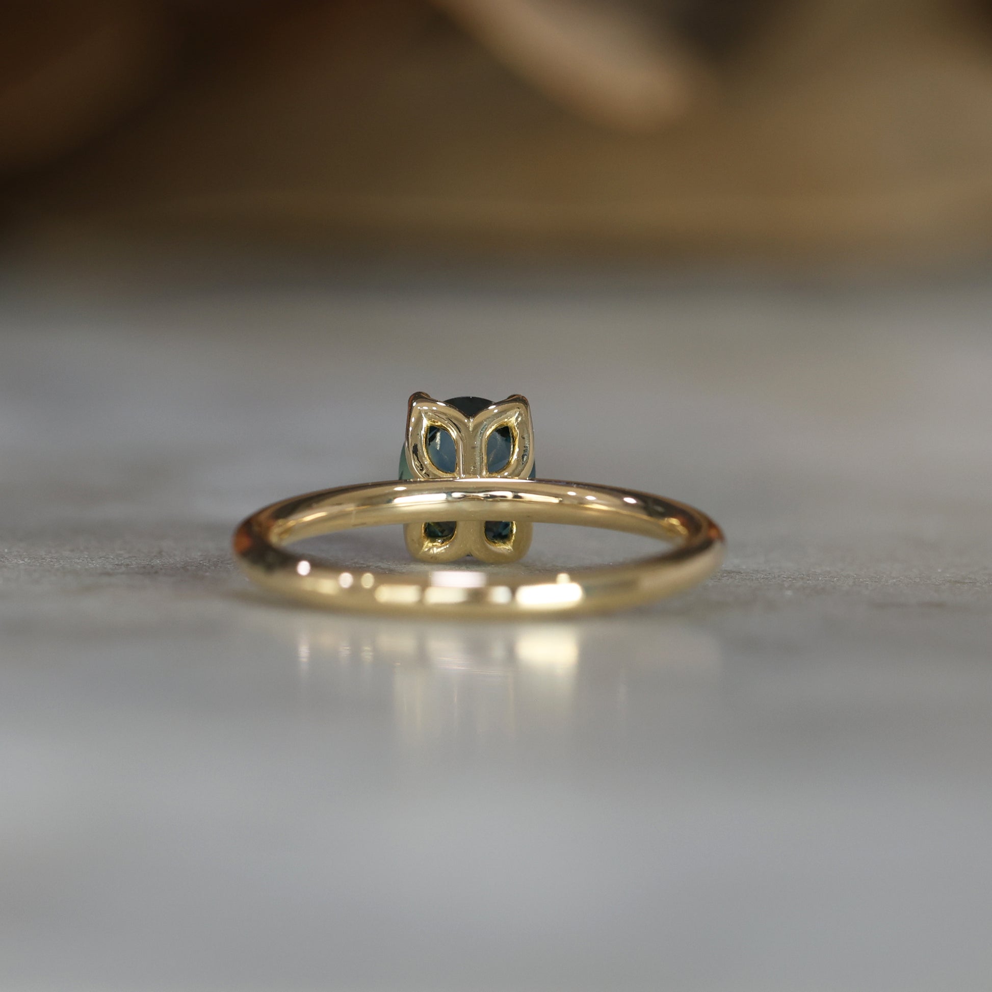 LOTUS / 1.14ct OVAL MADAGASCAN SAPPHIRE 4 CLAW SOLITAIRE