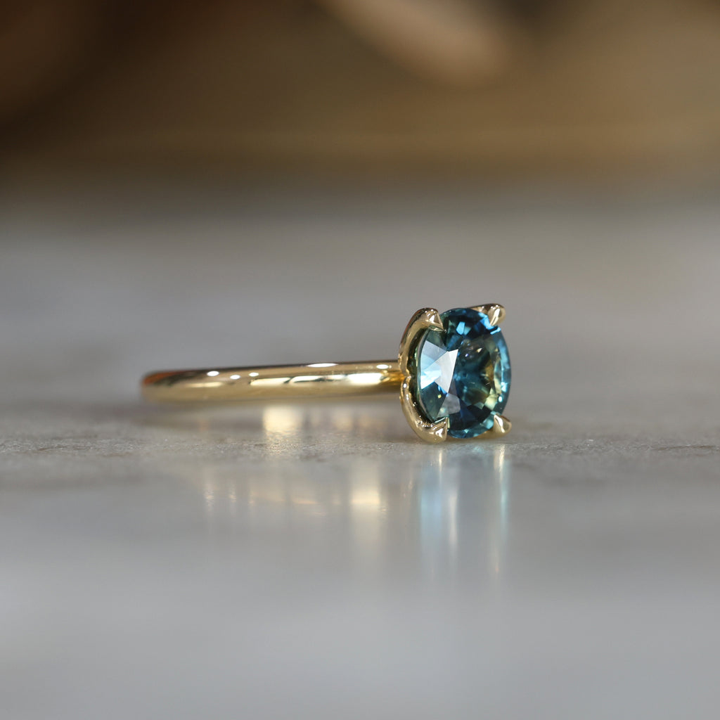 LOTUS / 1.14ct OVAL MADAGASCAN SAPPHIRE 4 CLAW SOLITAIRE