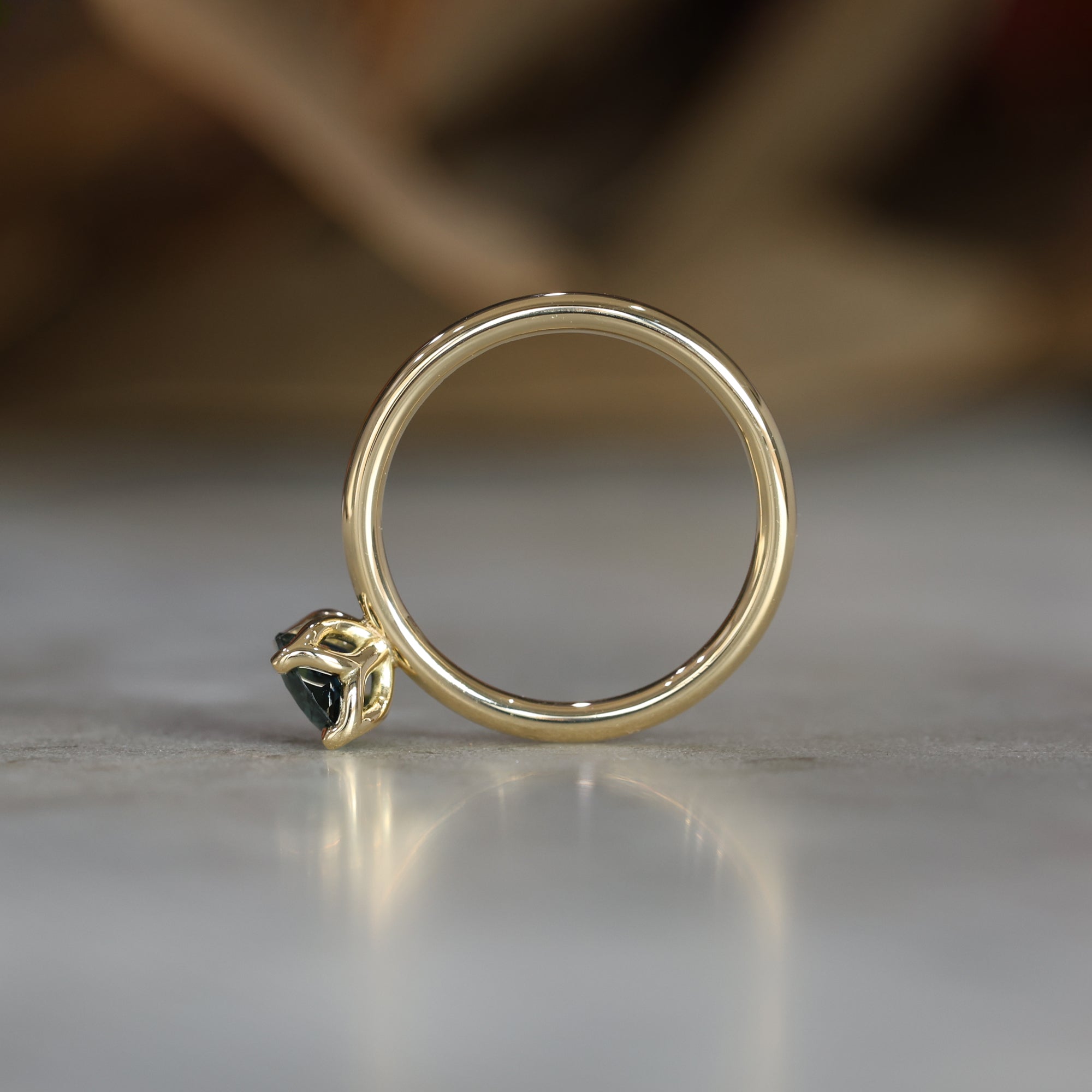 LOTUS / 1.14ct OVAL MADAGASCAN SAPPHIRE 4 CLAW SOLITAIRE