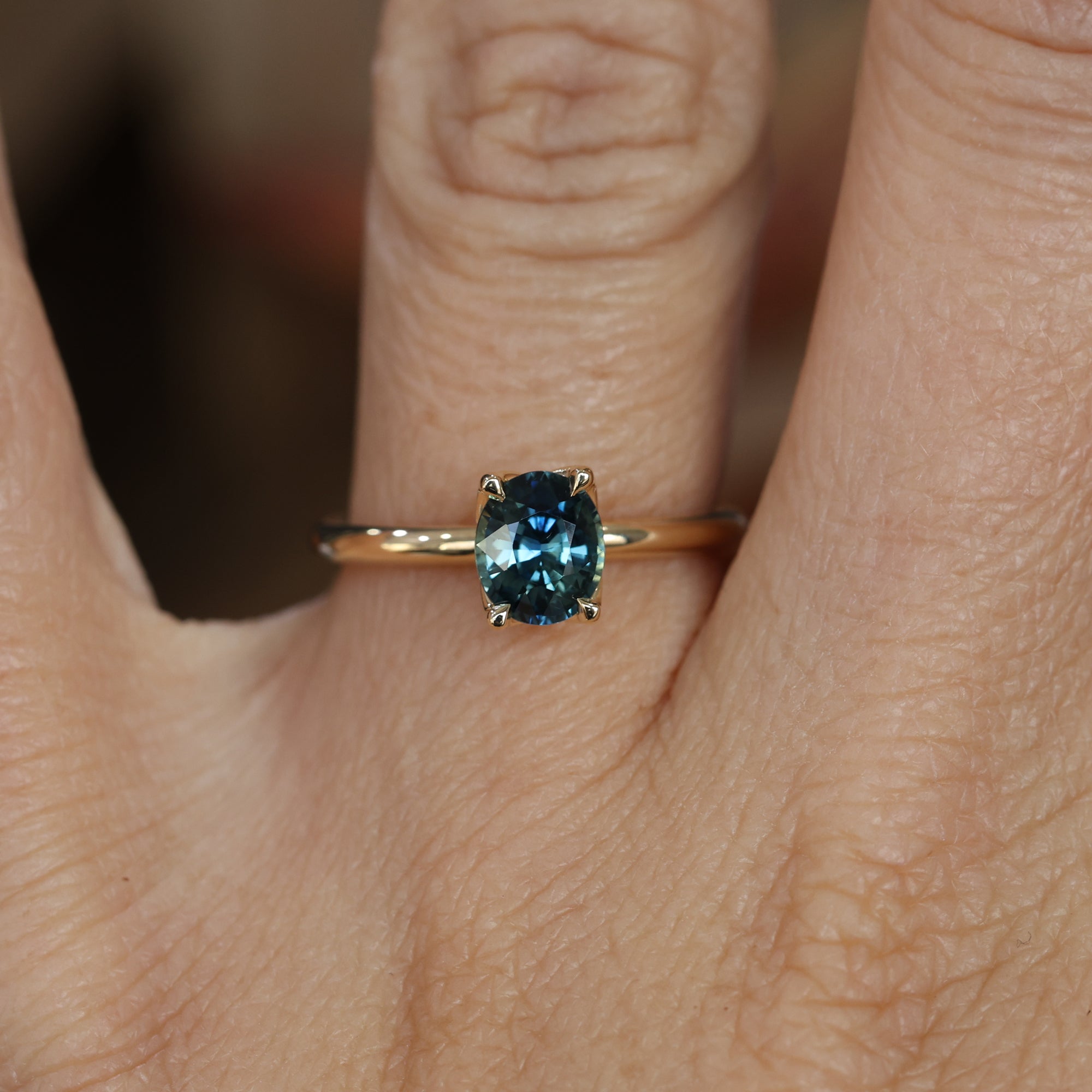 LOTUS / 1.14ct OVAL MADAGASCAN SAPPHIRE 4 CLAW SOLITAIRE