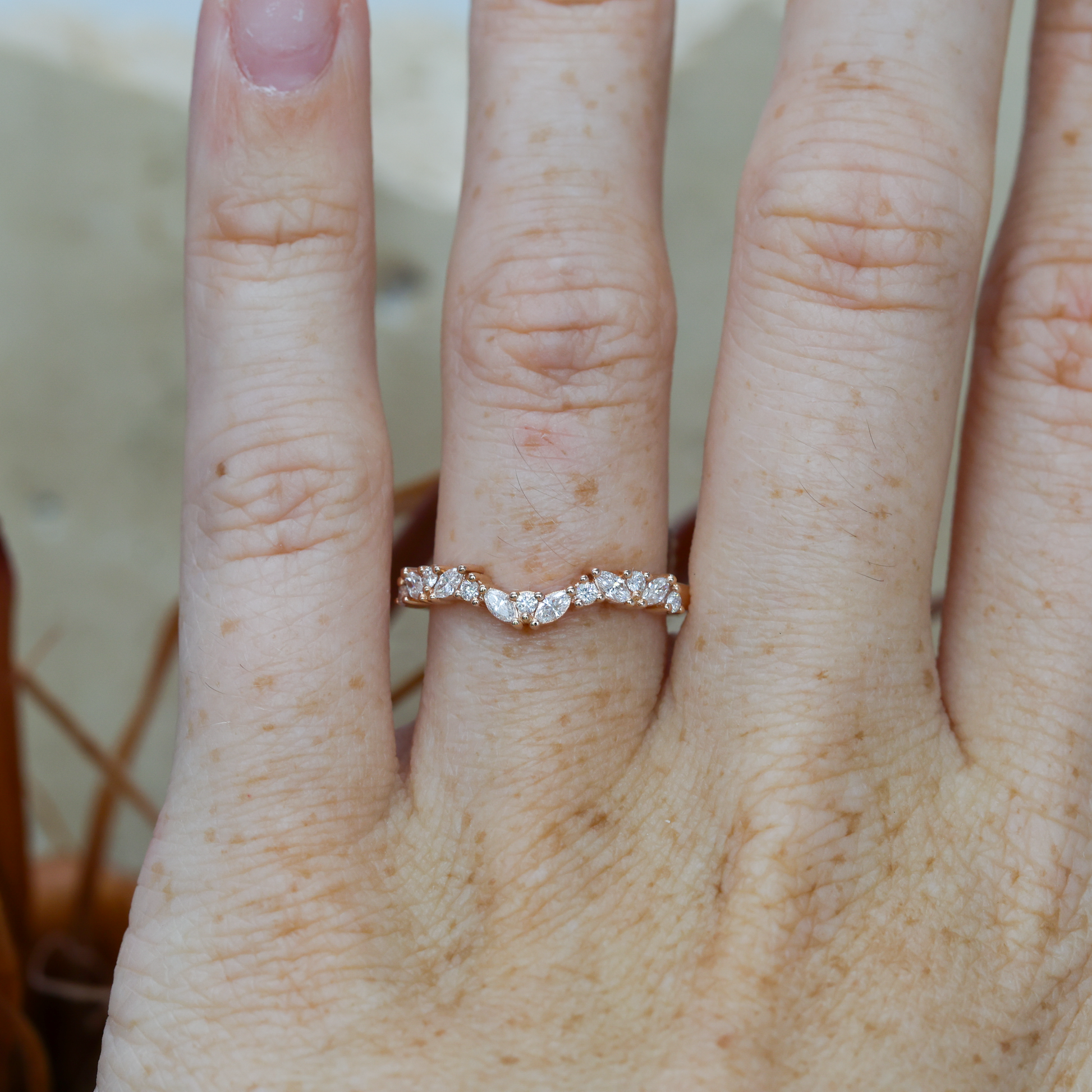 LAILA CURVED / WEDDING BAND