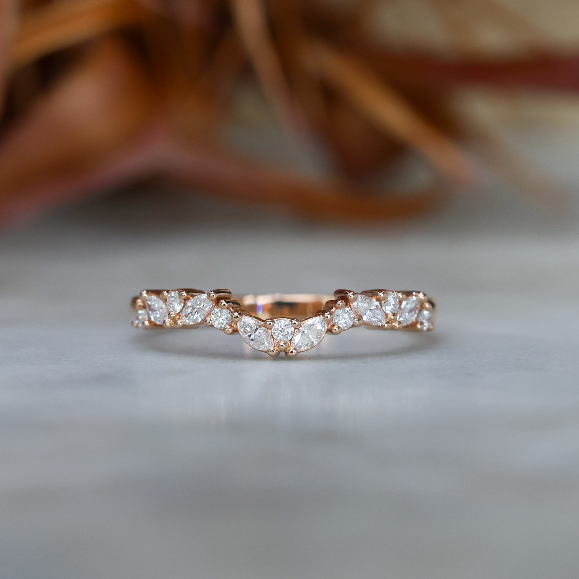 LAILA CURVED WEDDING BAND - Main Image