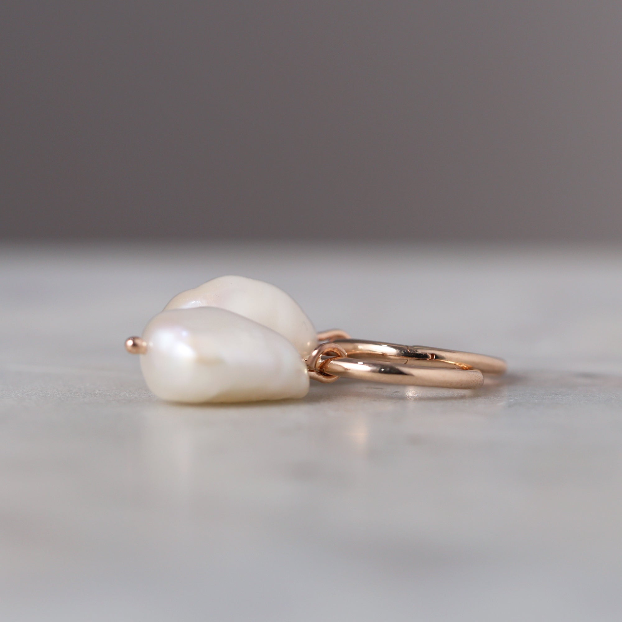 LARGE PEARL / HOOP EARRINGS