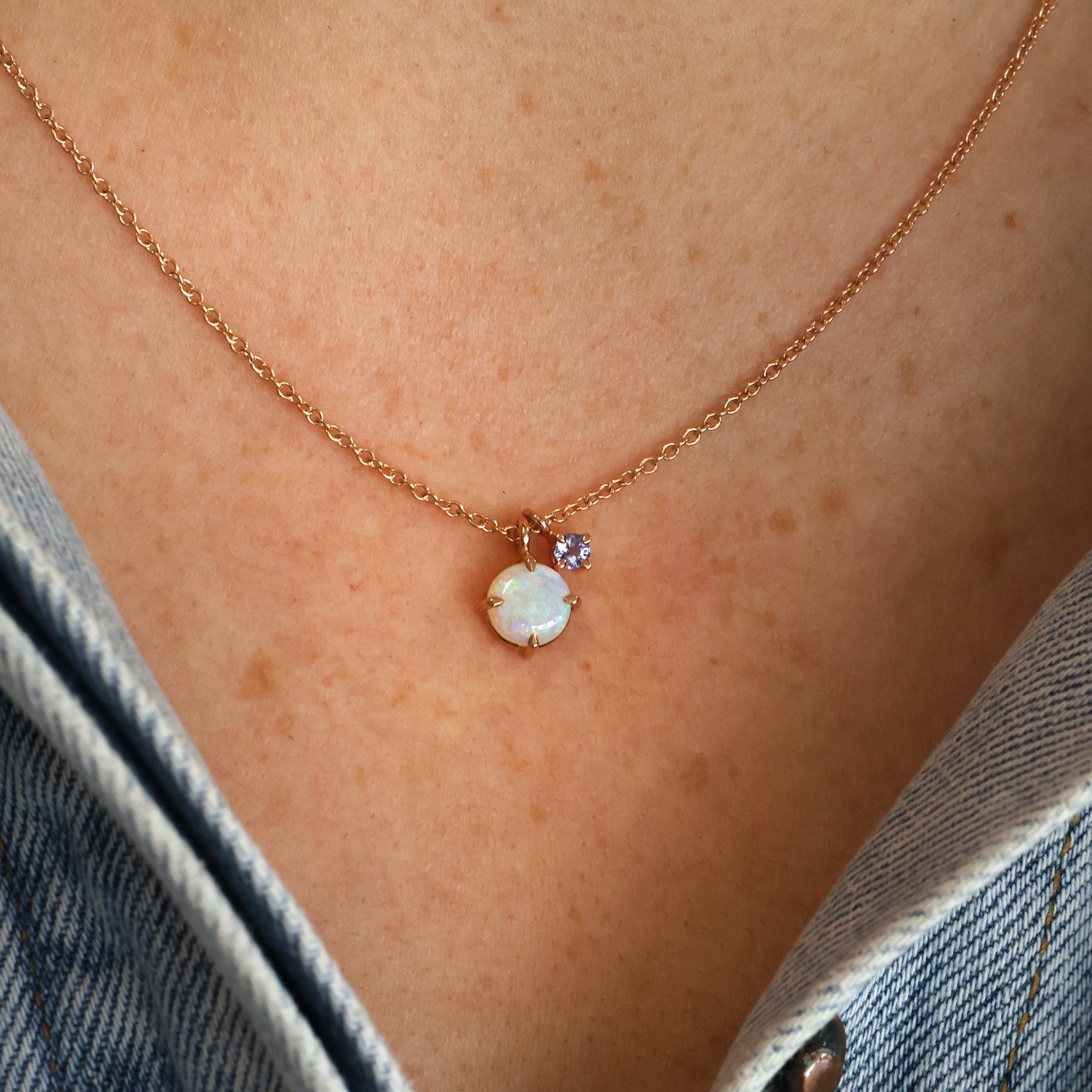 ROUND OPAL & LAVENDER SAPPHIRE / NECKLACE