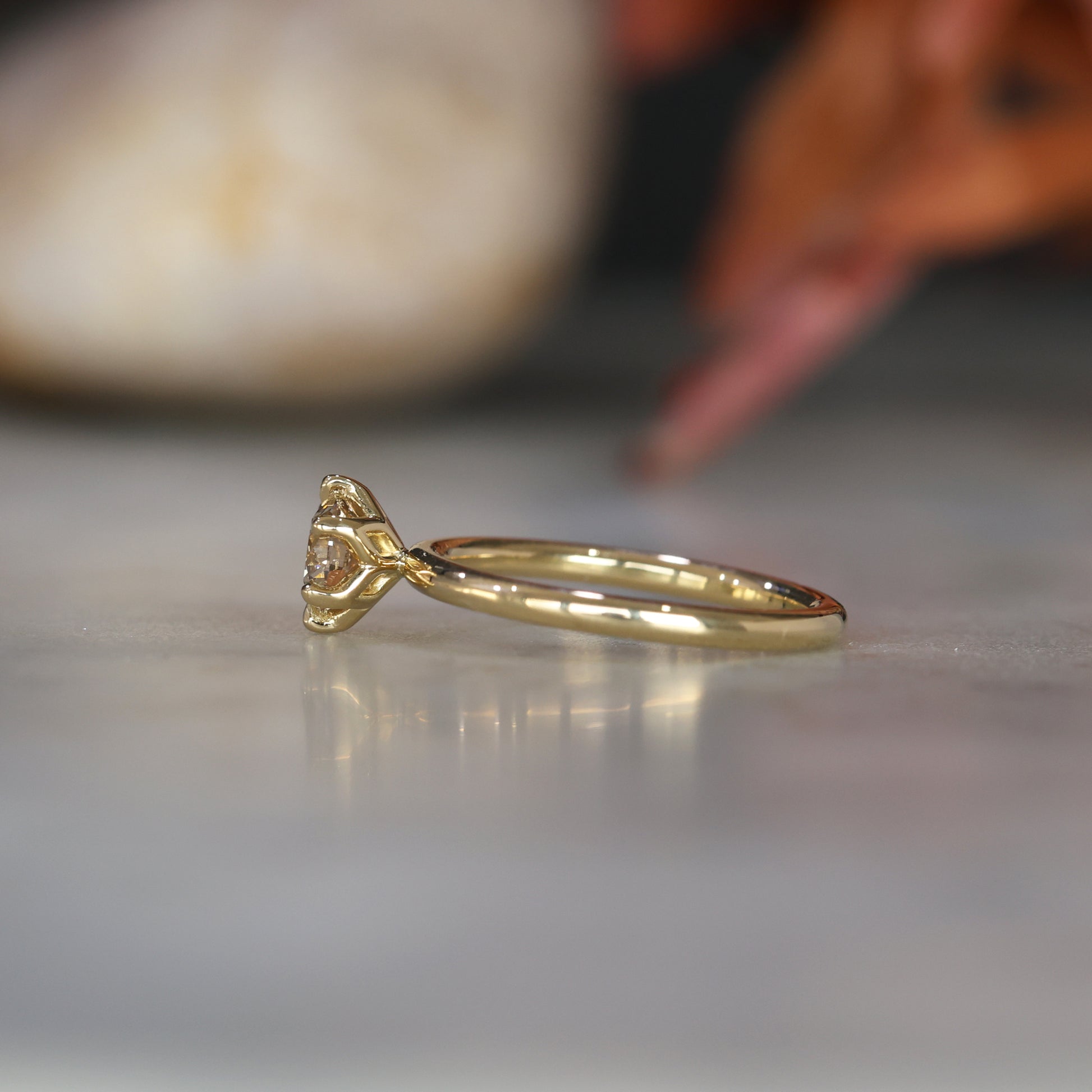 LOTUS / 0.62ct ROUND CUT CHAMPAGNE DIAMOND 6 CLAW SOLITAIRE