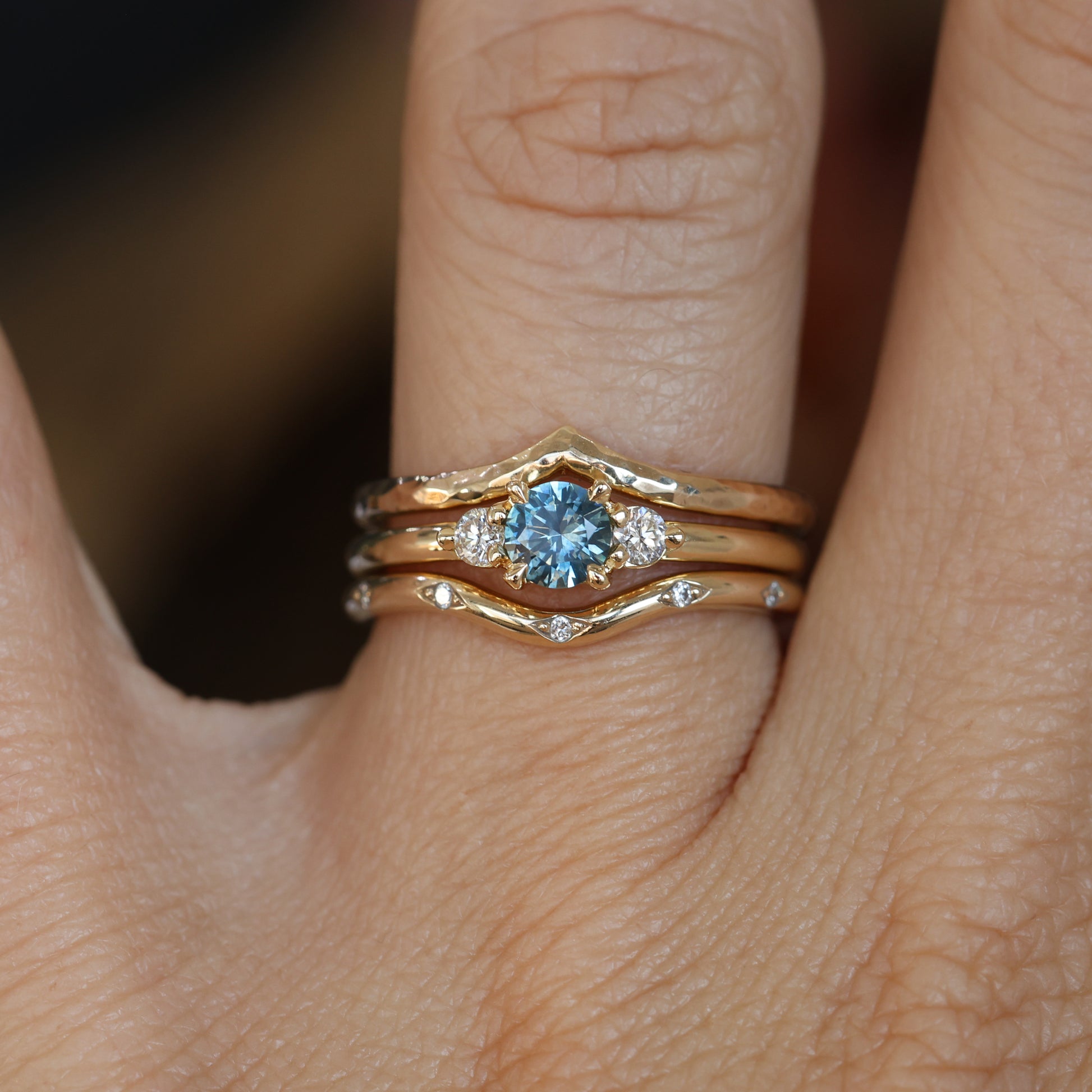 PICCOLO LUNAR TRILOGY / 0.40ct - 4.55mm ROUND MONTANA SAPPHIRE RING