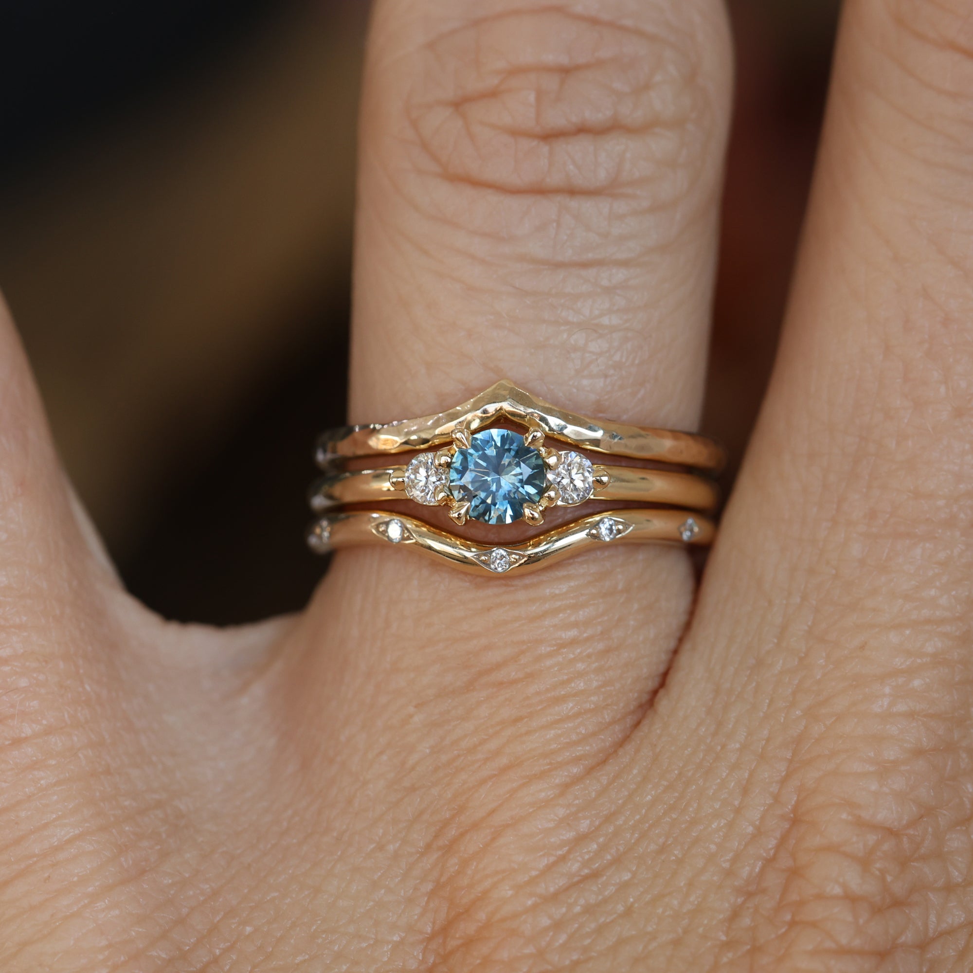 PICCOLO LUNAR TRILOGY / 0.40ct - 4.55mm ROUND MONTANA SAPPHIRE RING