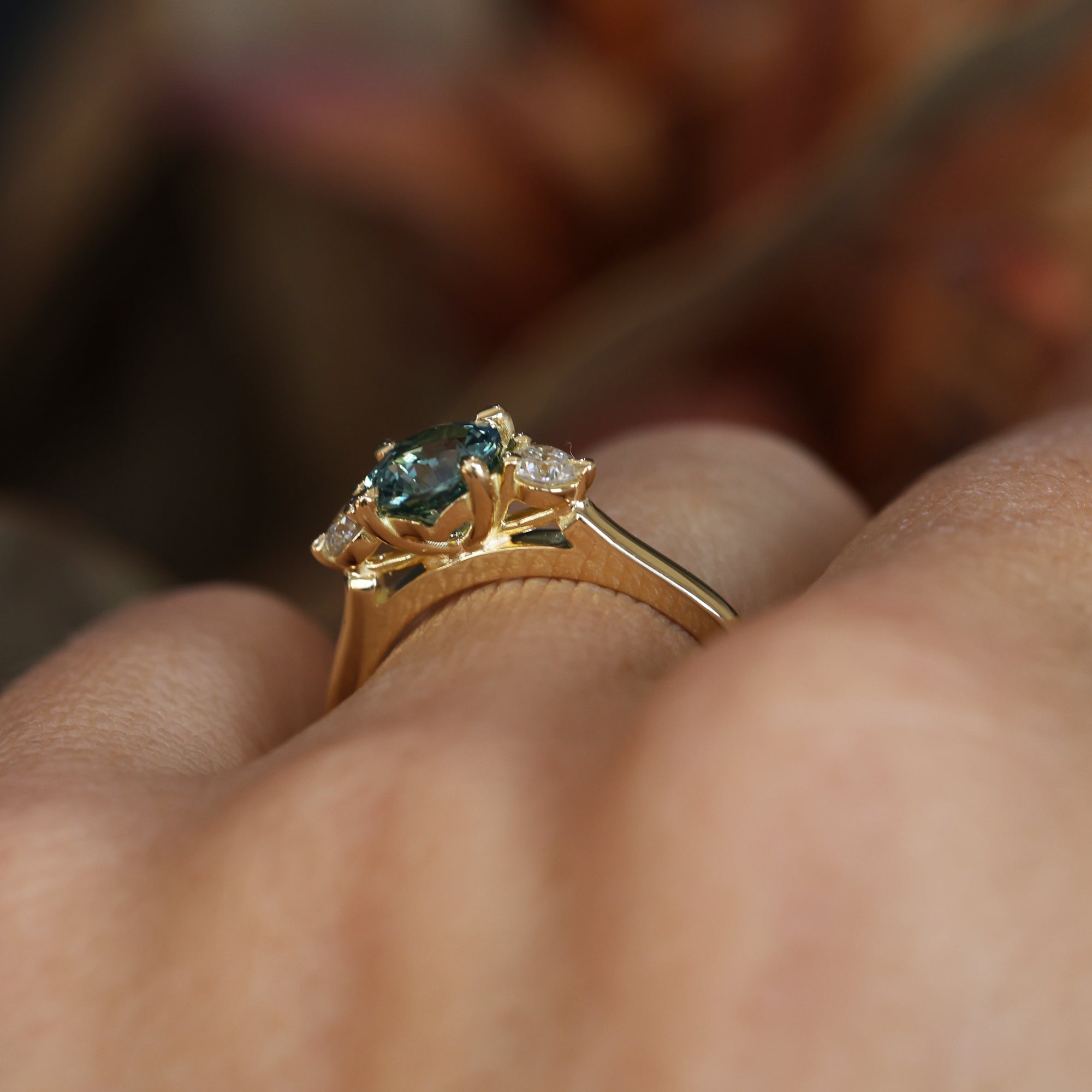 LUNAR TRILOGY /  1.11CT ROUND MADAGASCAN SAPPHIRE RING