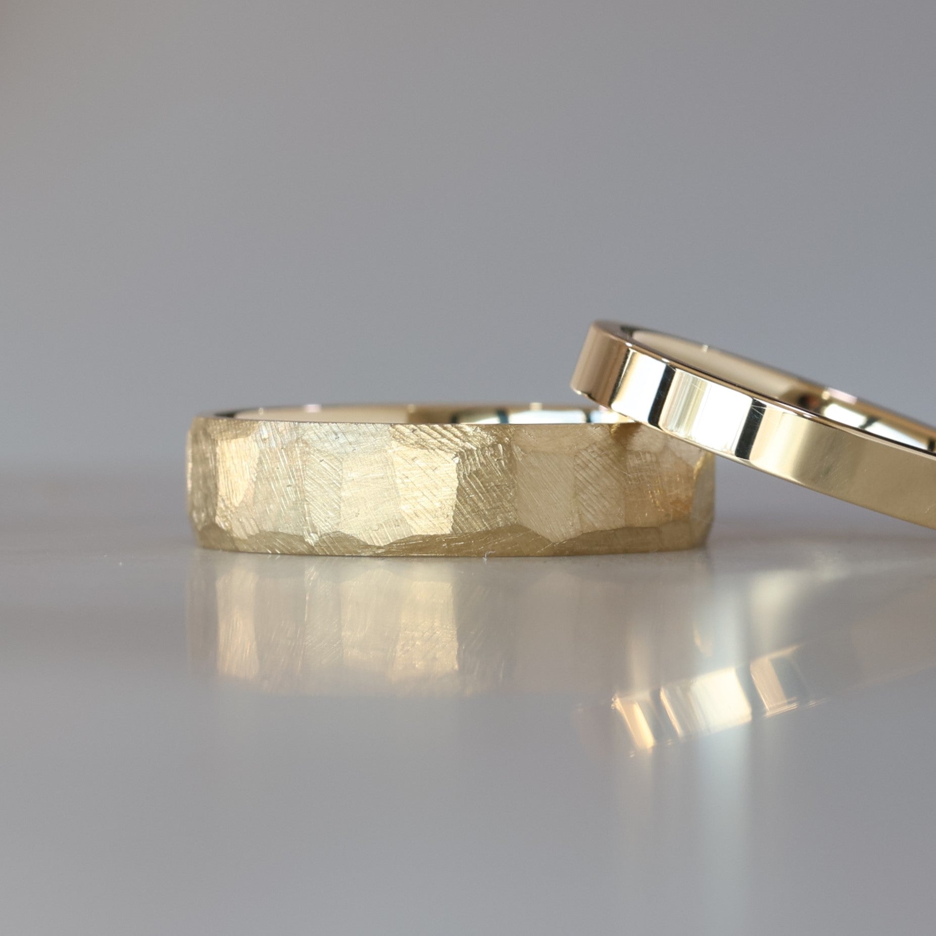Mens Textured Bevelled Edge Band