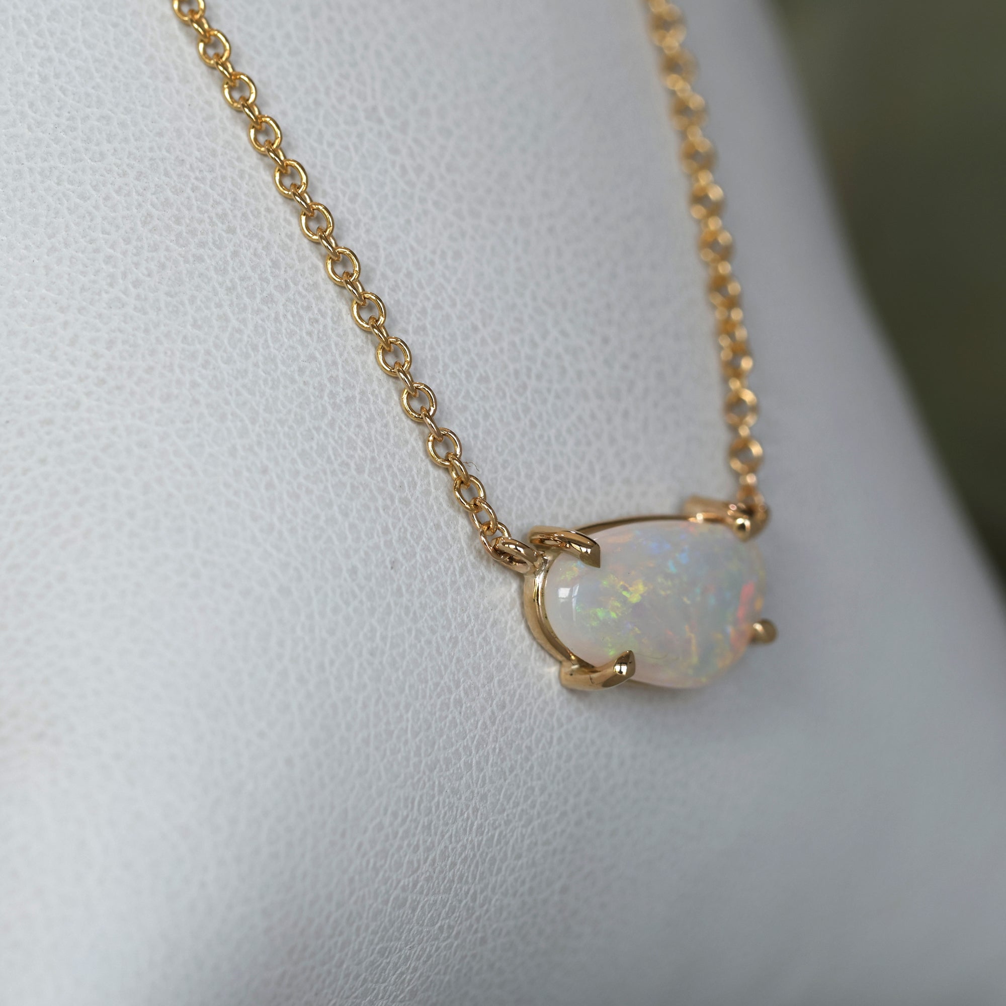 EAST WEST / FREEFORM OPAL NECKLACE
