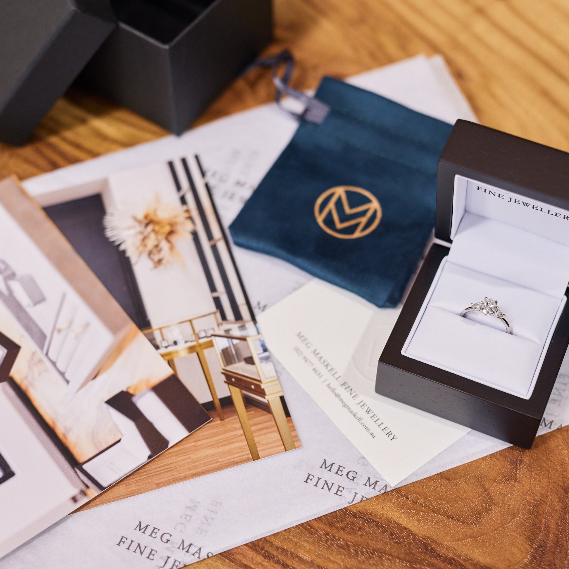 OVAL MADAGASCAN SAPPHIRE / TRILOGY