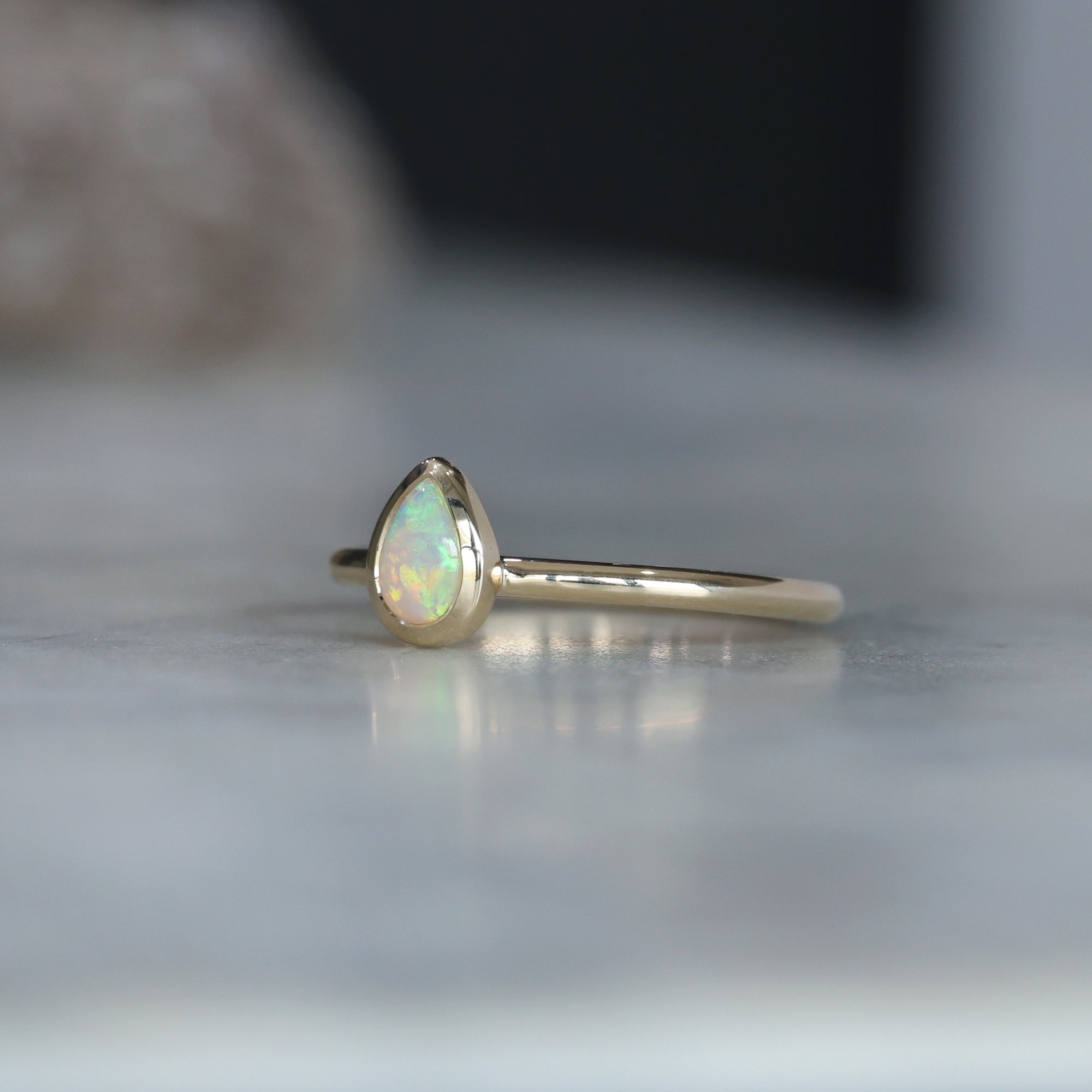 PEAR CUT OPAL / BEZEL RING II