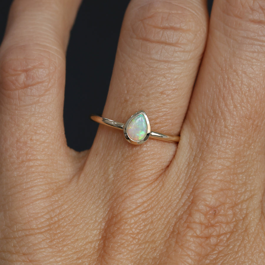 PEAR CUT OPAL / BEZEL RING II