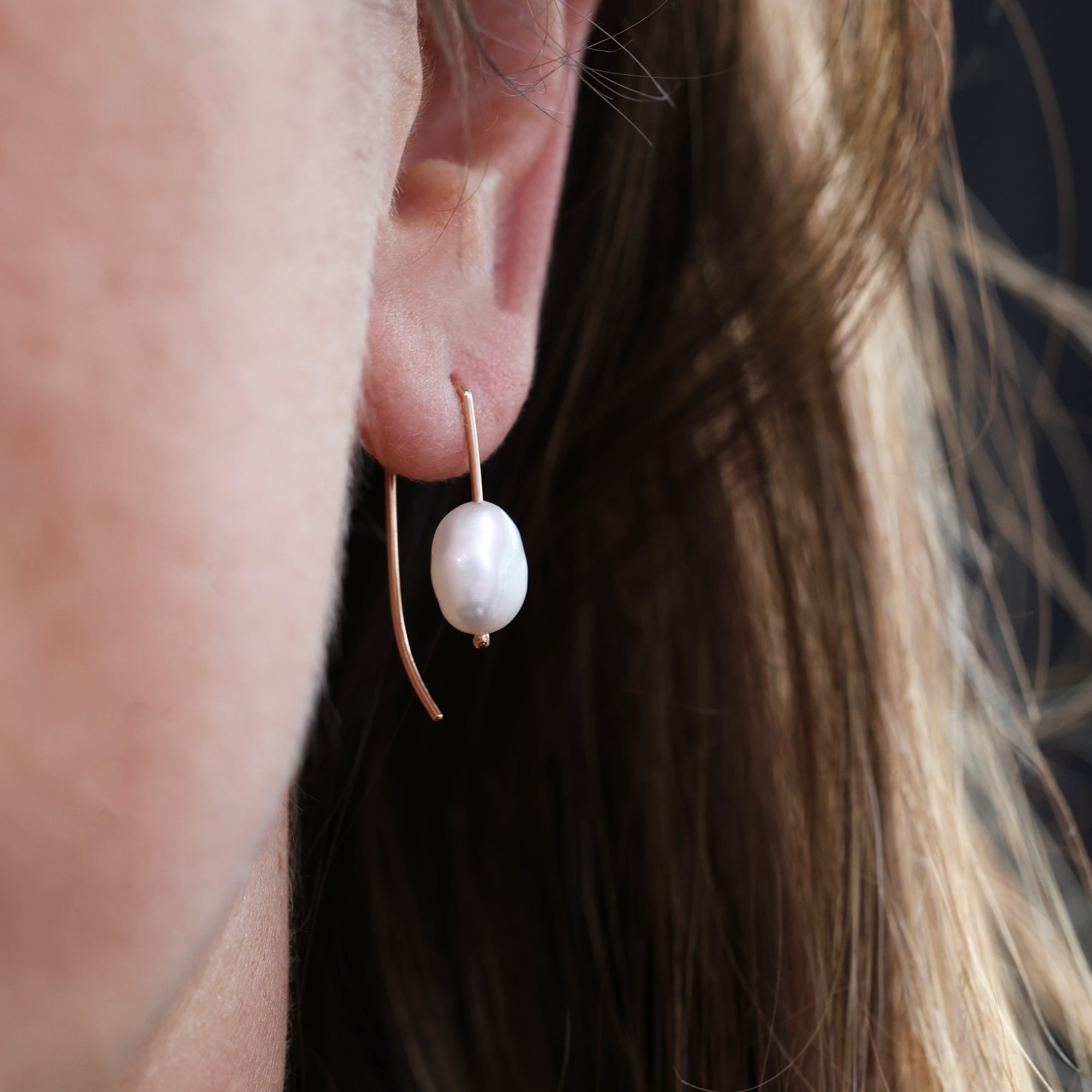 PETITE PEARL / TRAIL EARRINGS