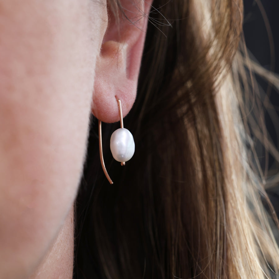 PETITE PEARL / TRAIL EARRINGS