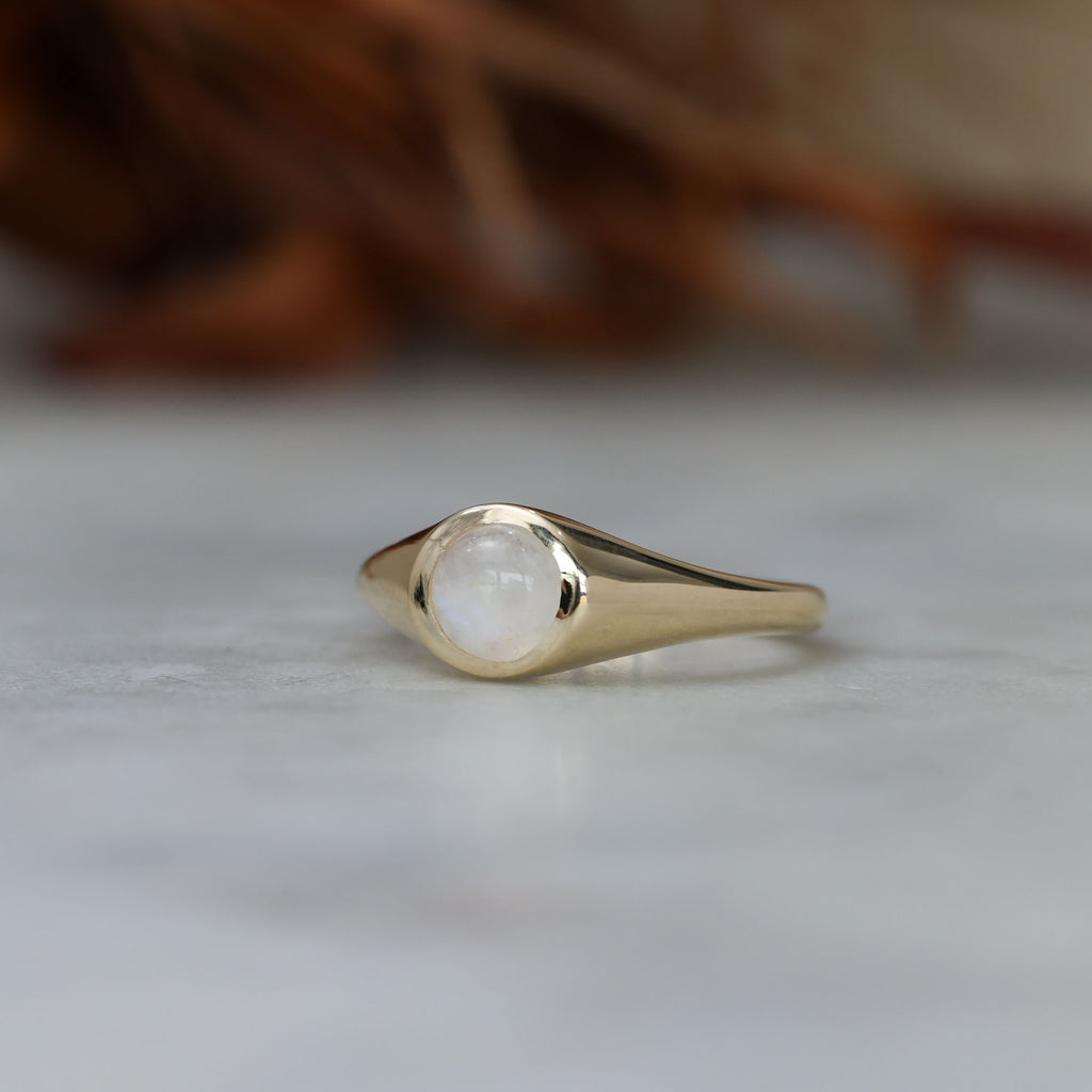 Petite Cabochon signet ring