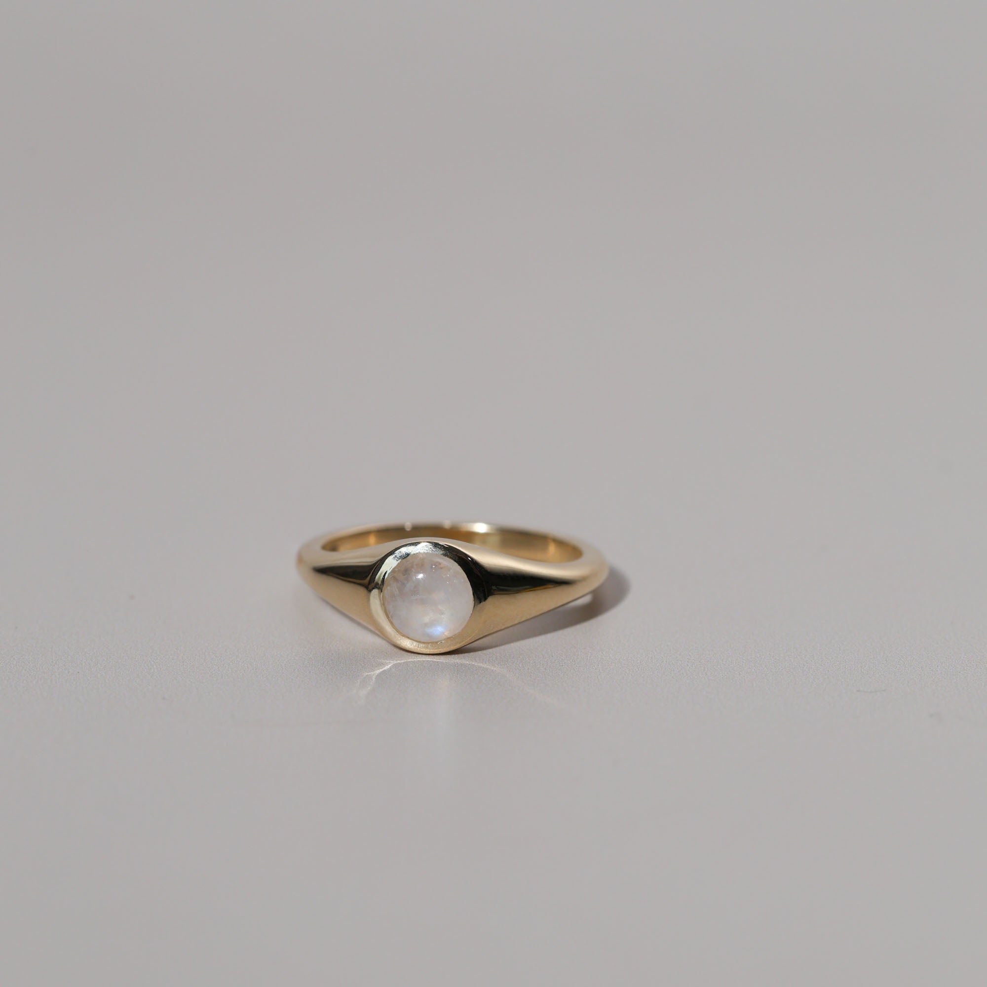 Petite Cabochon signet ring