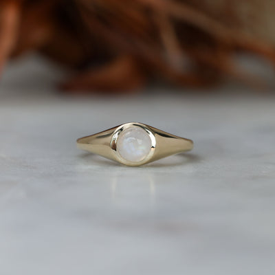 Petite Cabochon signet ring front