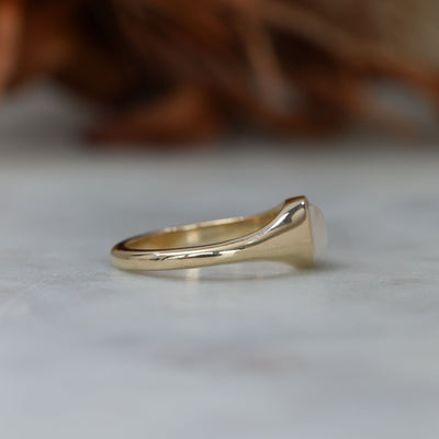 Petite Cabochon signet ring side