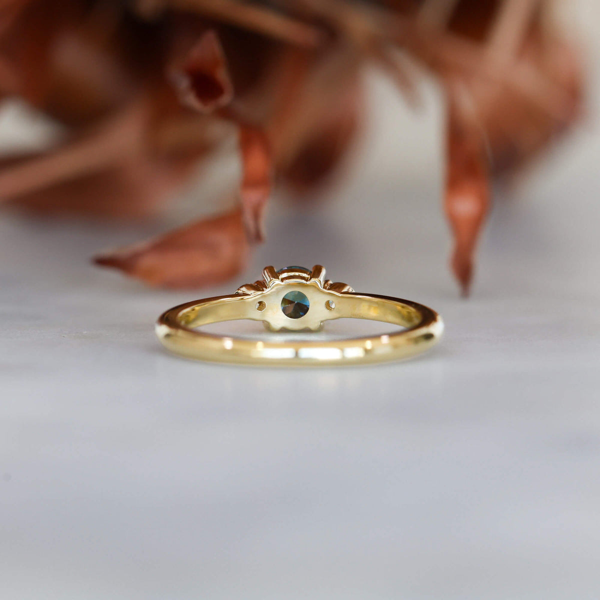 PICCOLO LUNAR TRILOGY | 0.41CT AUSTRALIAN SAPPHIRE ENGAGEMENT RING
