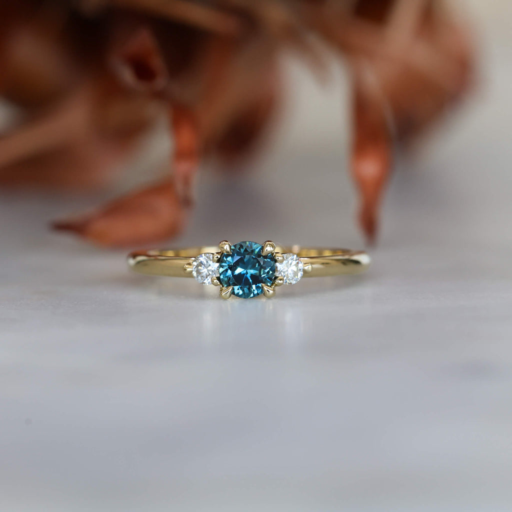PICCOLO LUNAR TRILOGY | 0.41CT AUSTRALIAN SAPPHIRE ENGAGEMENT RING