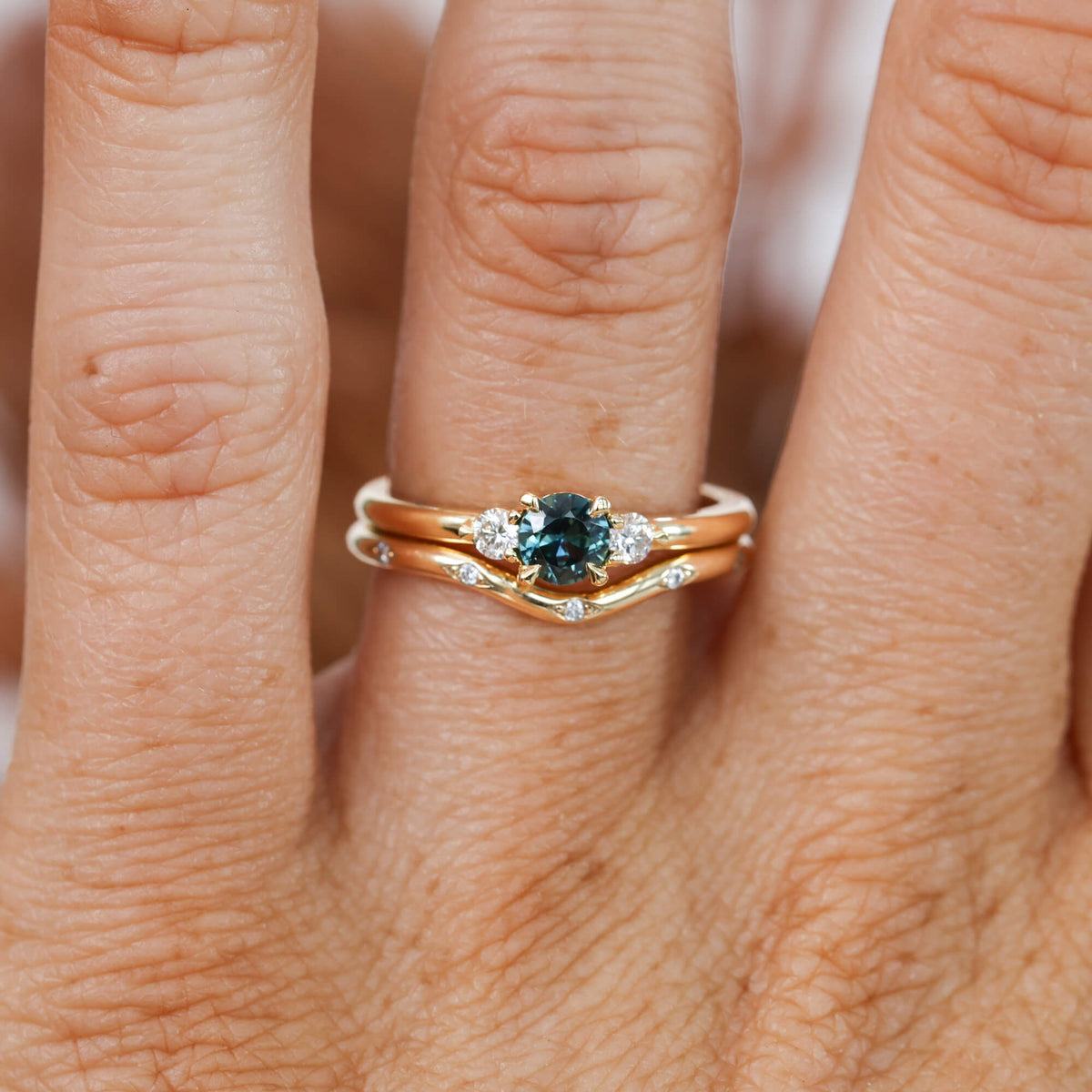 PICCOLO LUNAR TRILOGY | 0.41CT AUSTRALIAN SAPPHIRE ENGAGEMENT RING