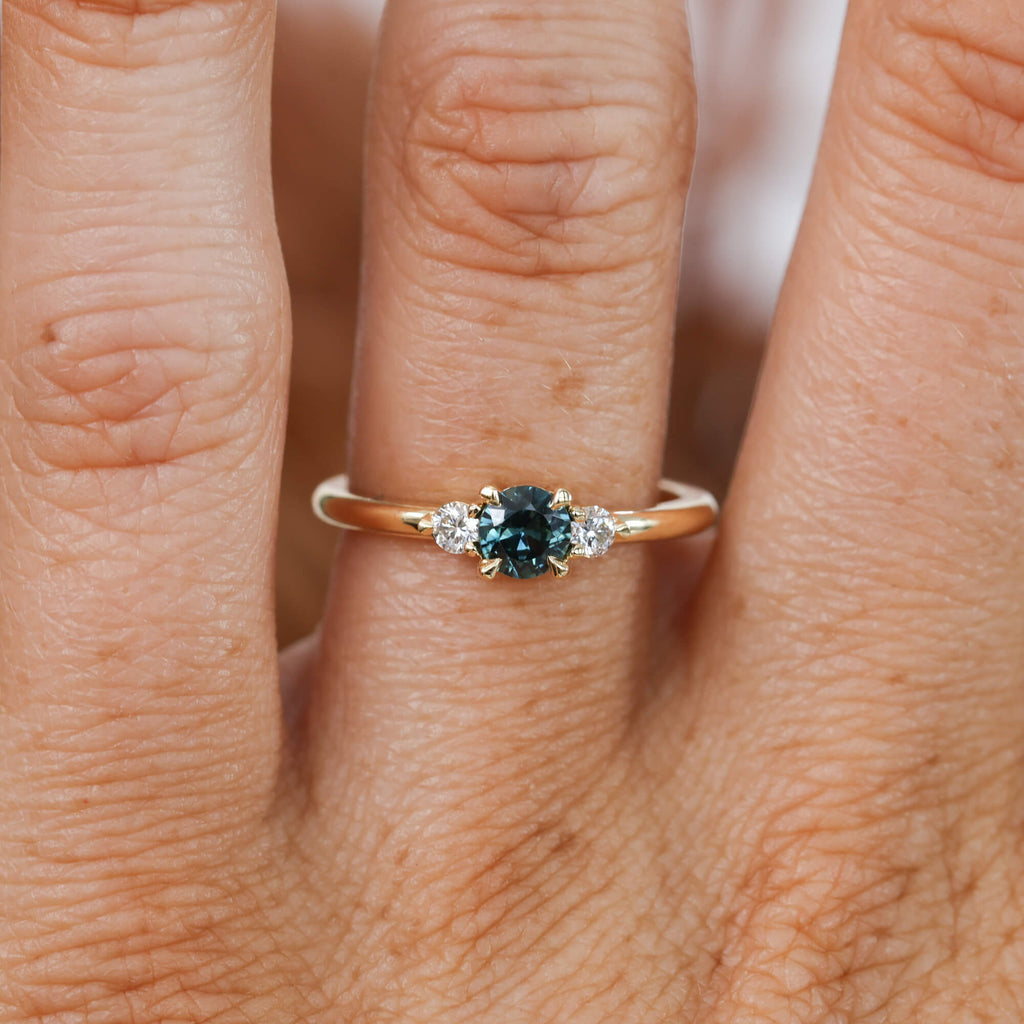 PICCOLO LUNAR TRILOGY | 0.41CT AUSTRALIAN SAPPHIRE ENGAGEMENT RING