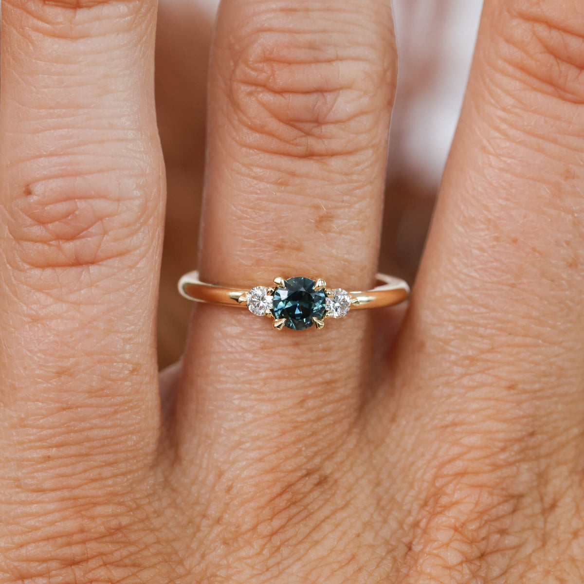 PICCOLO LUNAR TRILOGY | 0.41CT AUSTRALIAN SAPPHIRE ENGAGEMENT RING