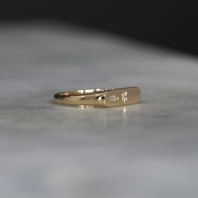STAR SET DIAMOND BAR SIGNET