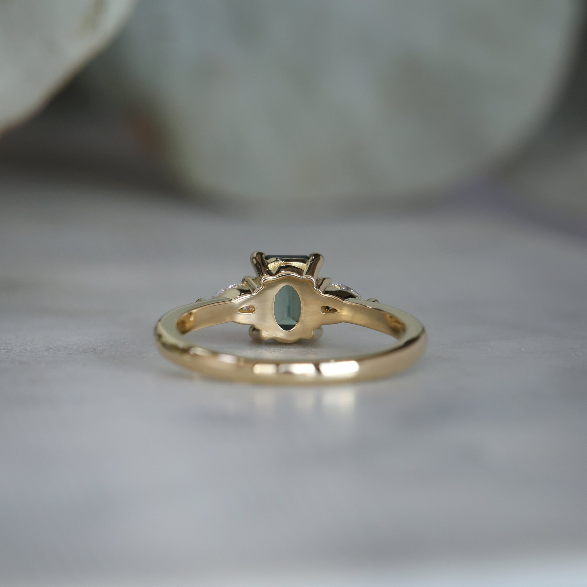 MAY TRILOGY / 1.07ct EMERALD CUT SAPPHIRE RING