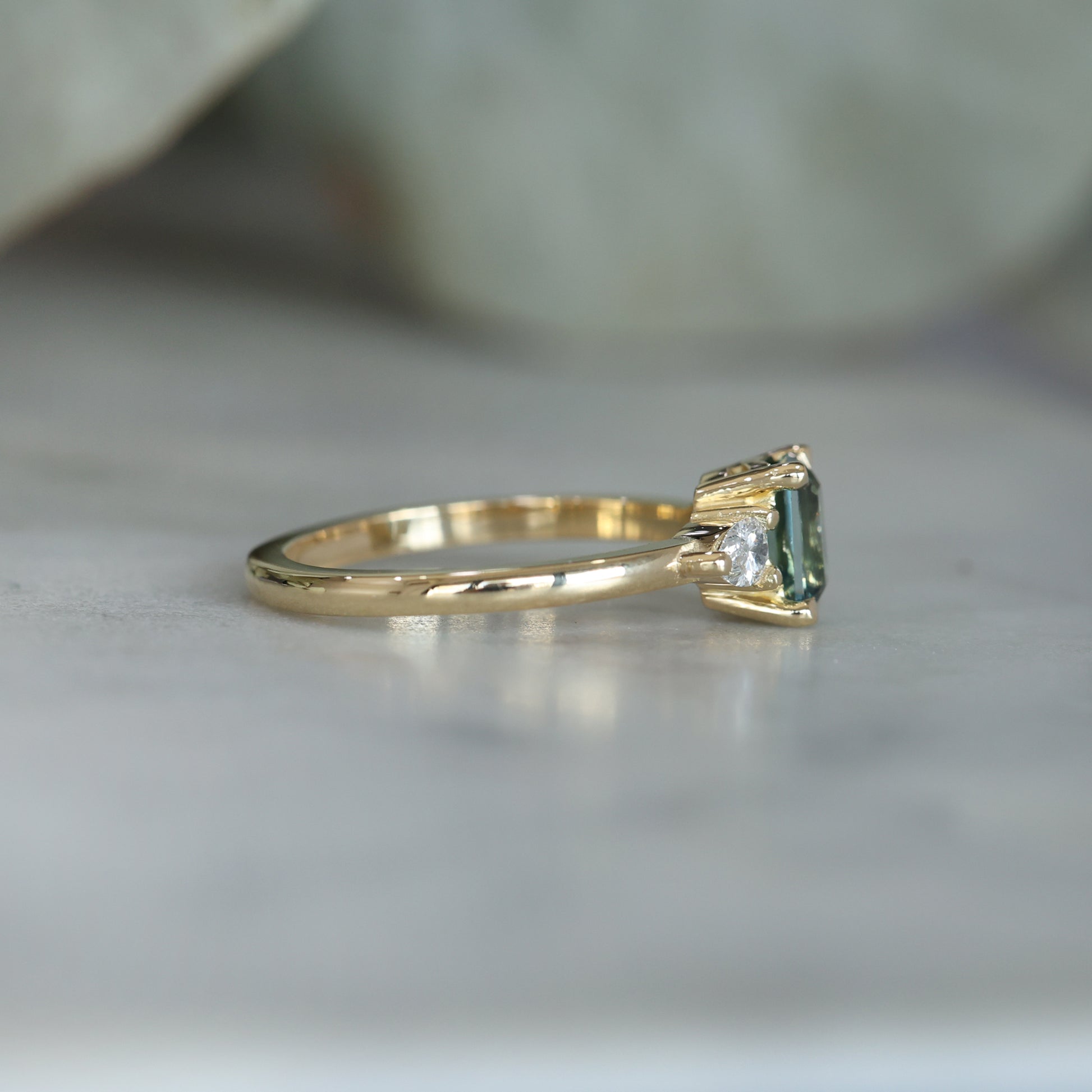 MAY TRILOGY / 1.07ct EMERALD CUT SAPPHIRE RING