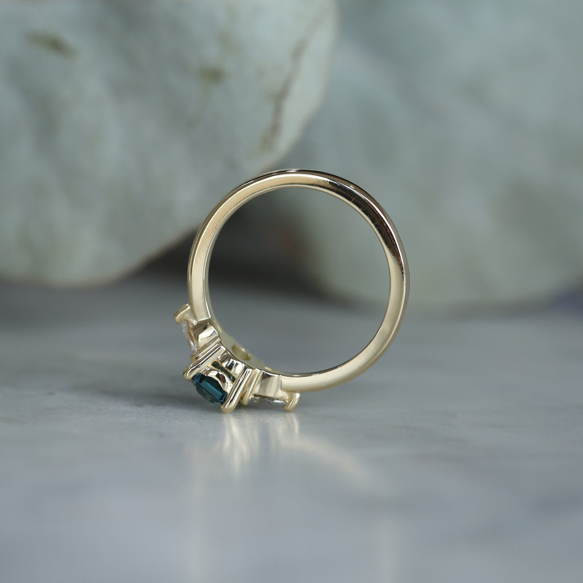 MAY TRILOGY / 1.07ct EMERALD CUT SAPPHIRE RING