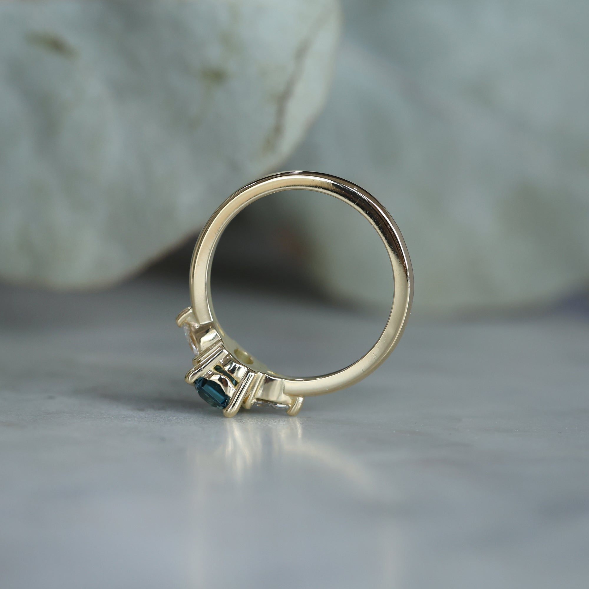 MAY TRILOGY / 1.07ct EMERALD CUT SAPPHIRE RING