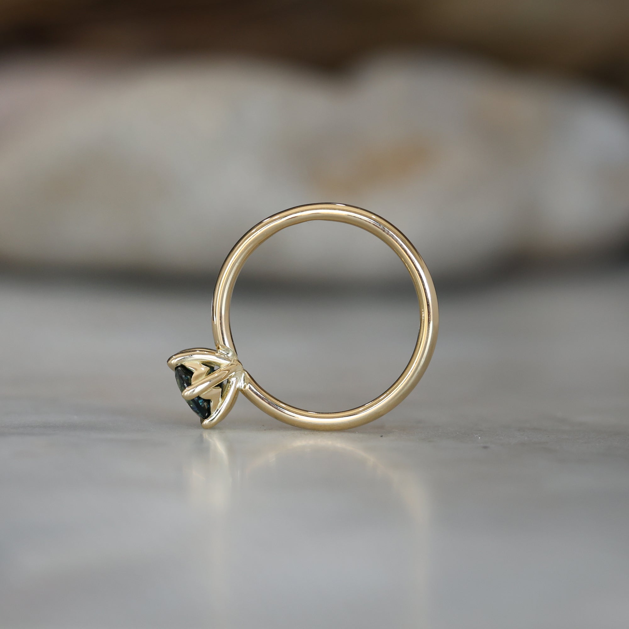 DUNE / 1.22ct ROUND PARTI SAPPHIRE 6 CLAW SOLITAIRE