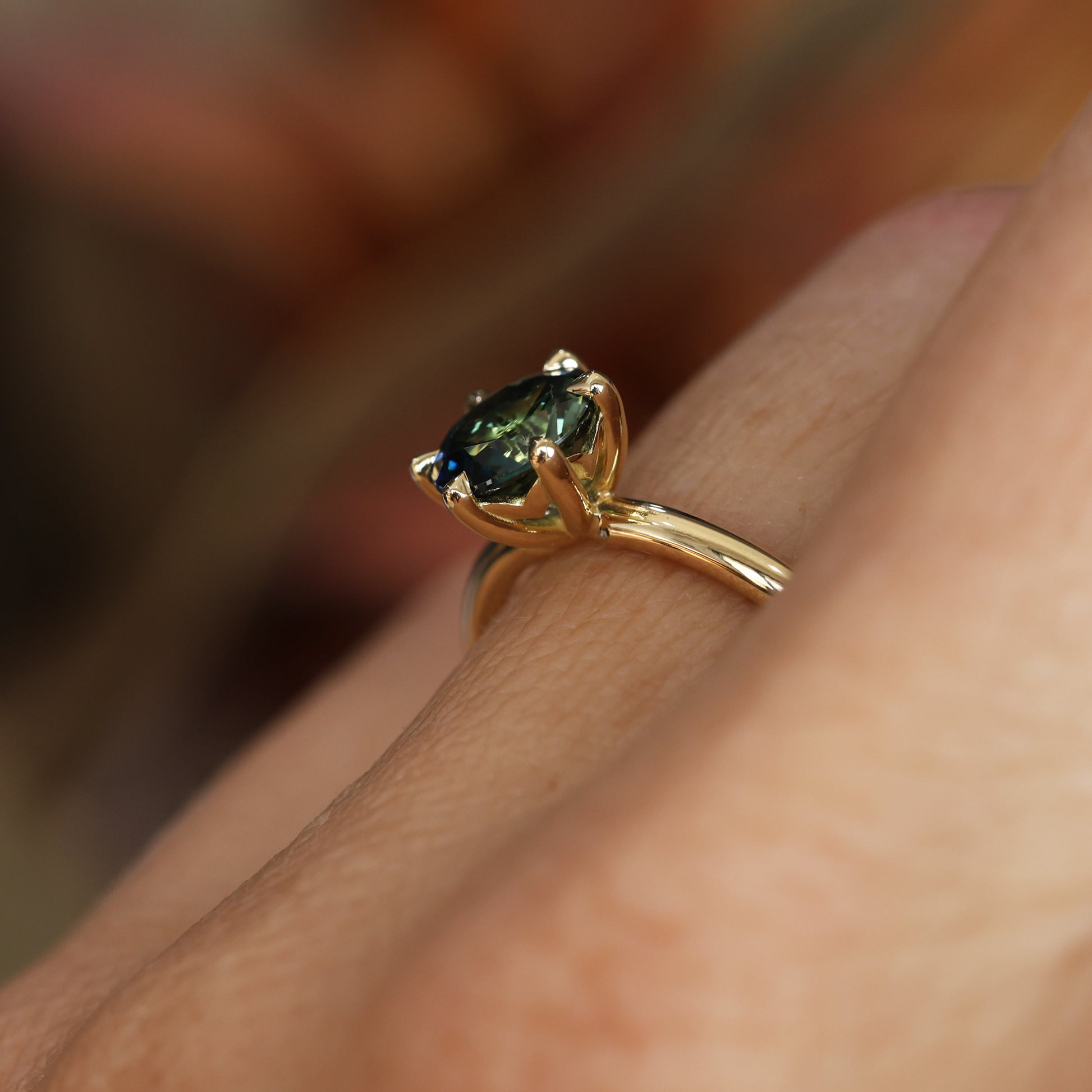 DUNE / 1.22ct ROUND PARTI SAPPHIRE 6 CLAW SOLITAIRE