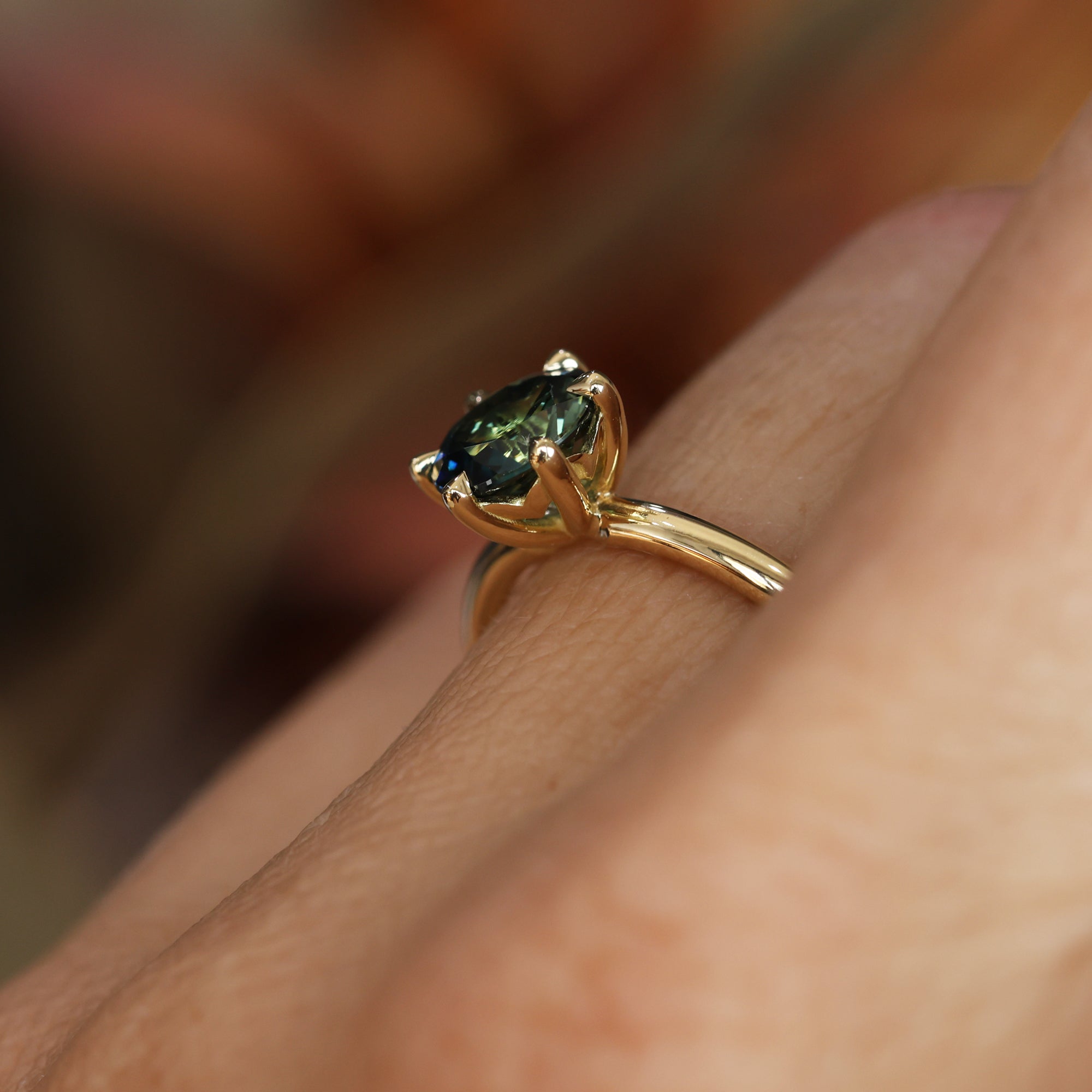 DUNE / 1.22ct ROUND PARTI SAPPHIRE 6 CLAW SOLITAIRE