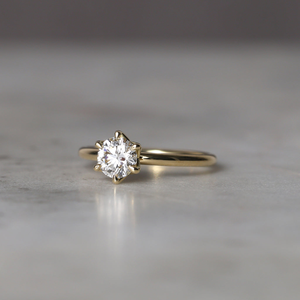 WHITE DIAMOND / LOTUS SOLITAIRE