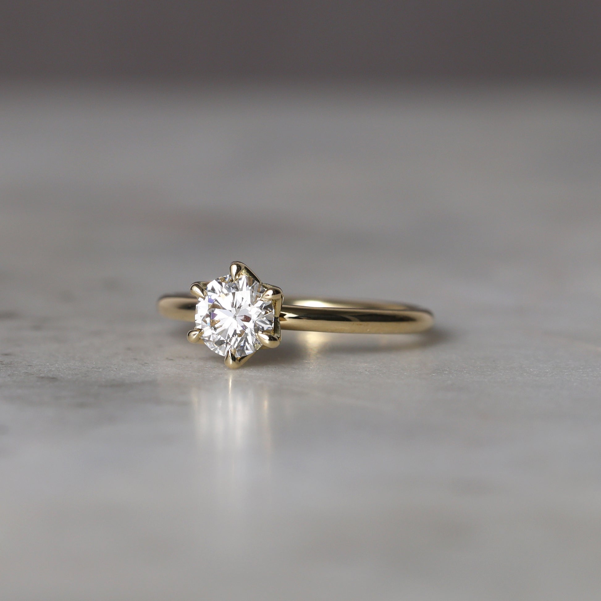 WHITE DIAMOND / LOTUS SOLITAIRE