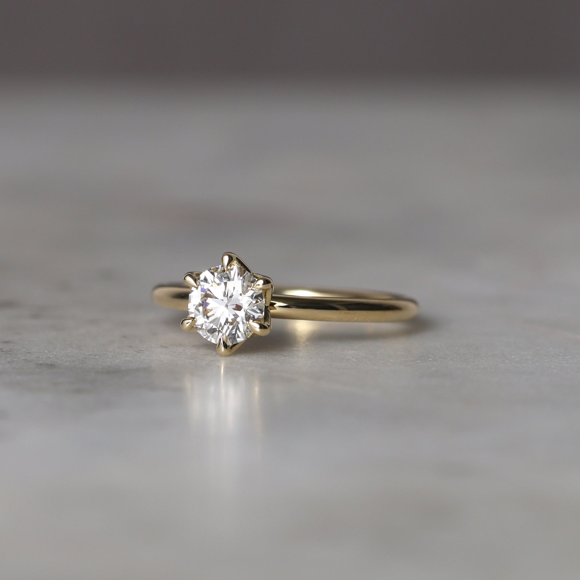 WHITE DIAMOND / LOTUS SOLITAIRE