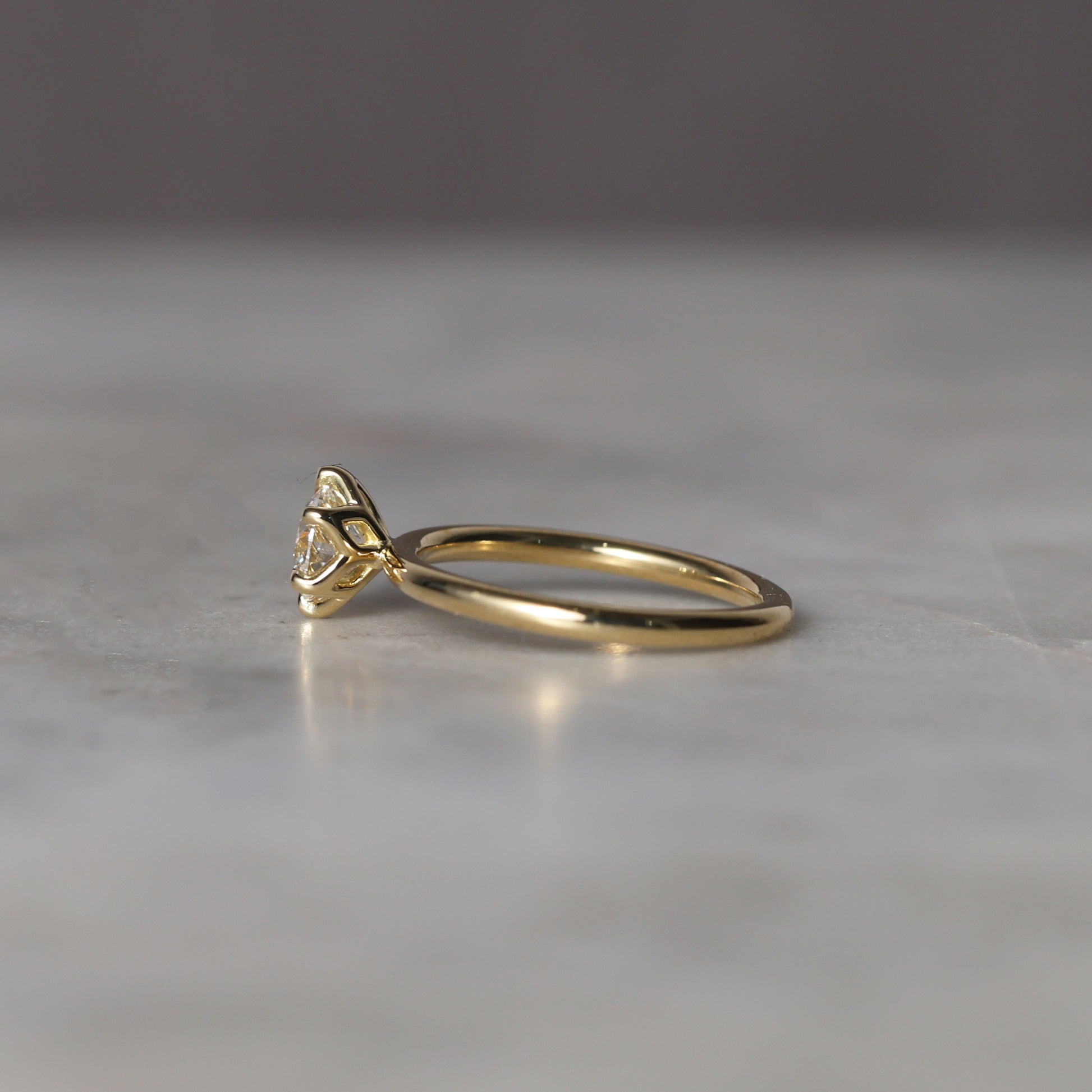 WHITE DIAMOND / LOTUS SOLITAIRE