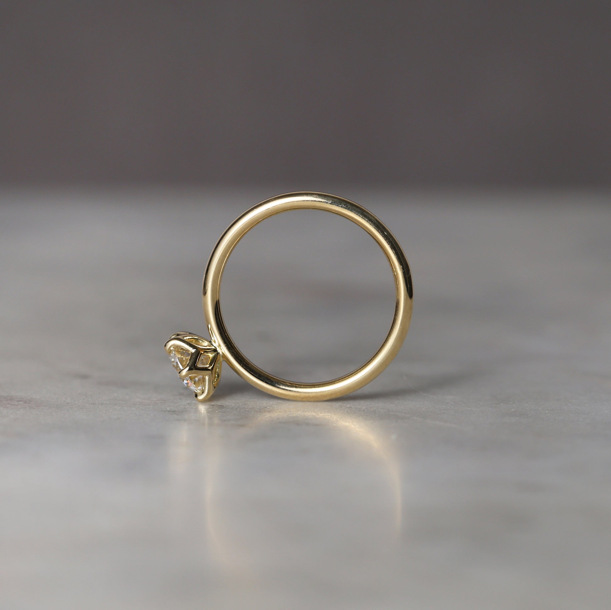 WHITE DIAMOND / LOTUS SOLITAIRE