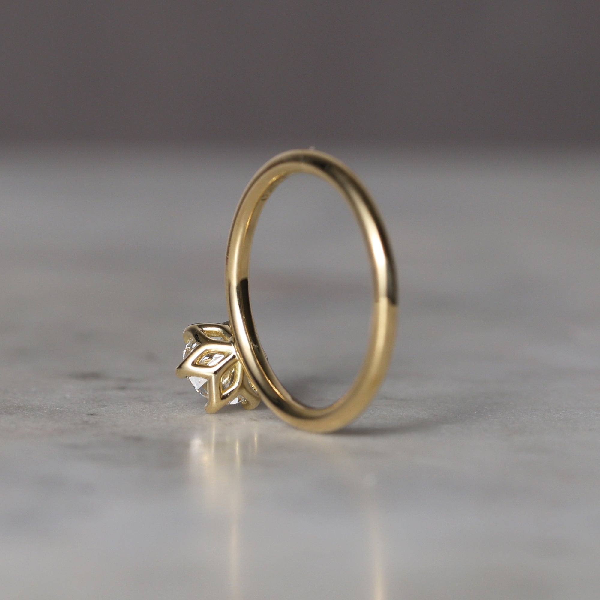 WHITE DIAMOND / LOTUS SOLITAIRE