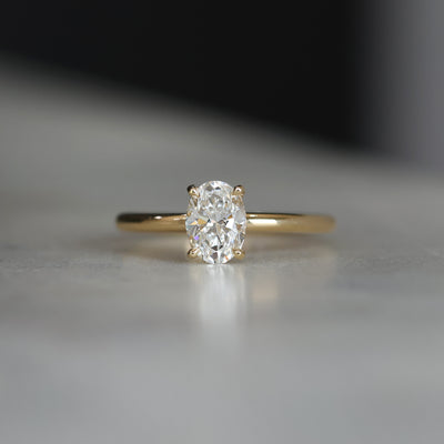 OVAL CUT / LAB DIAMOND SOLITAIRE