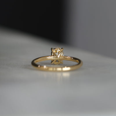 OVAL CUT / LAB DIAMOND SOLITAIRE