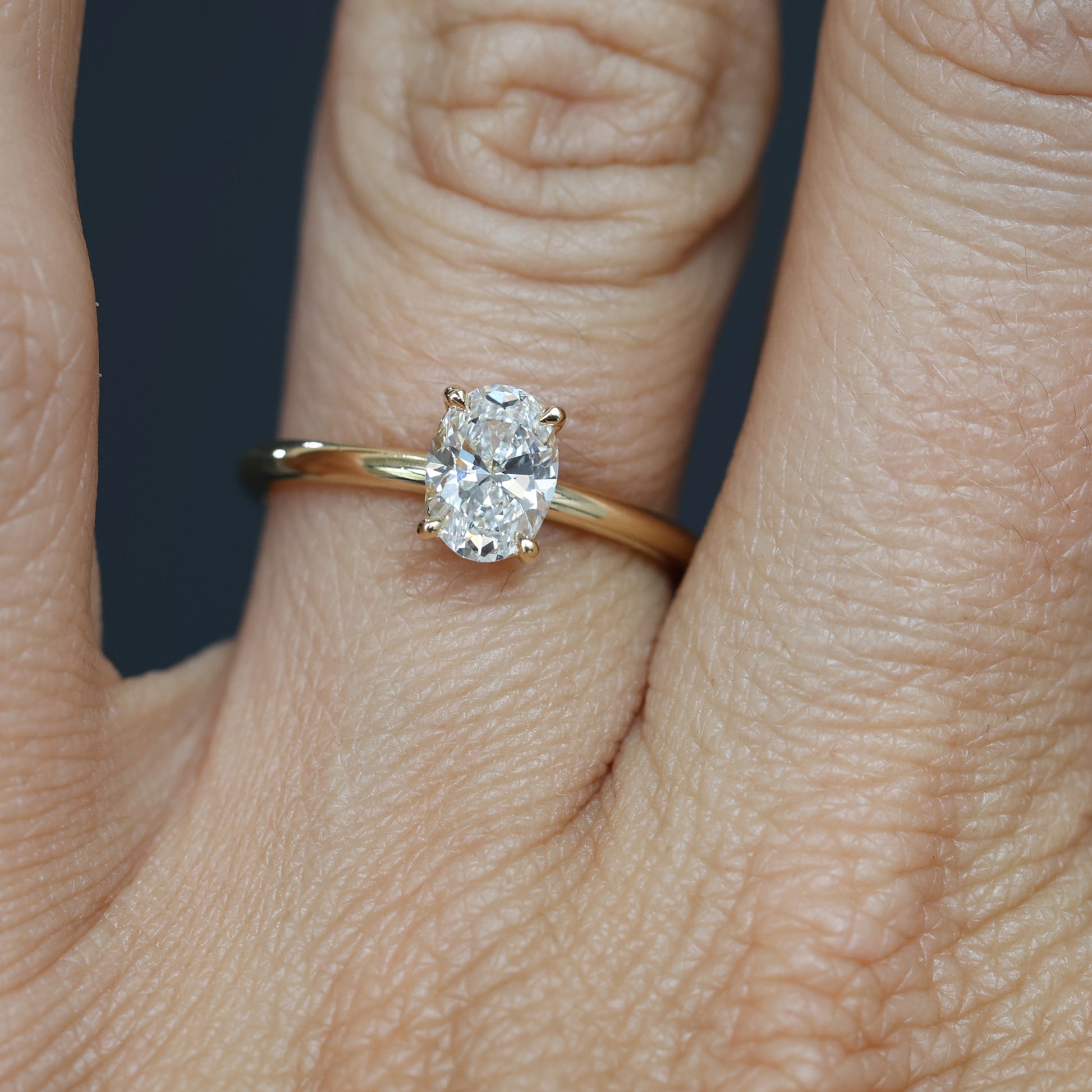 OVAL CUT / LAB DIAMOND SOLITAIRE
