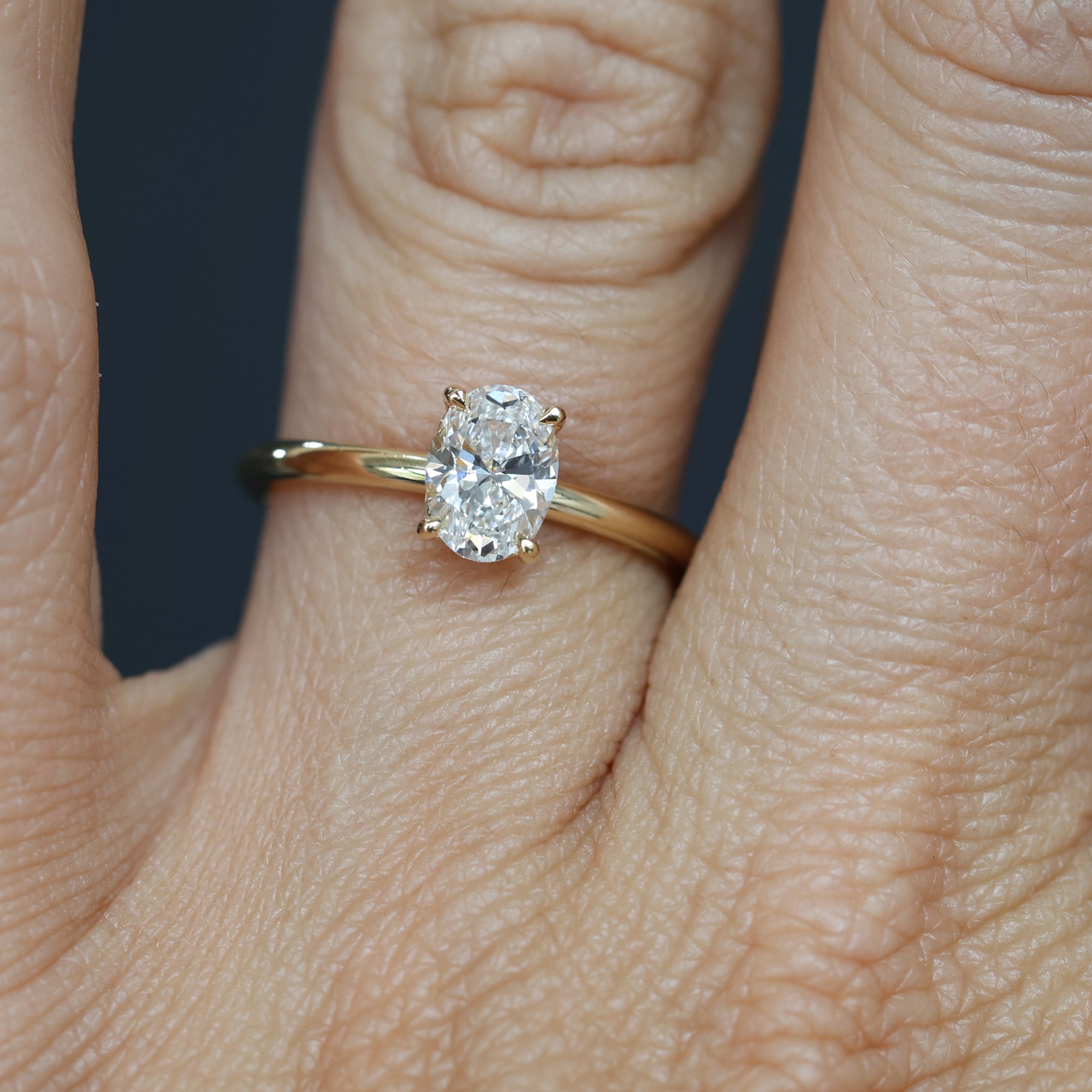OVAL CUT / LAB DIAMOND SOLITAIRE