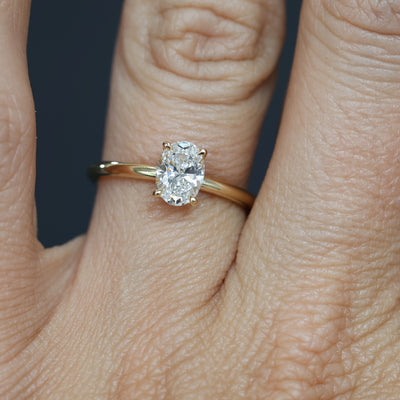 OVAL CUT / LAB DIAMOND SOLITAIRE