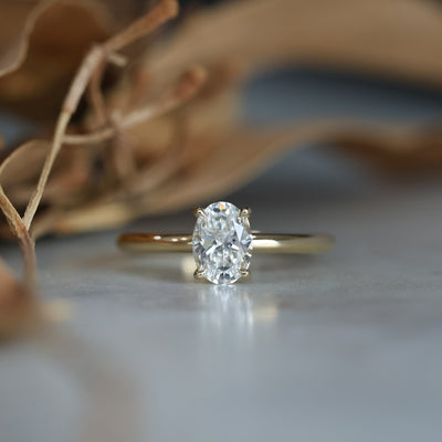 OVAL CUT / LAB DIAMOND SOLITAIRE