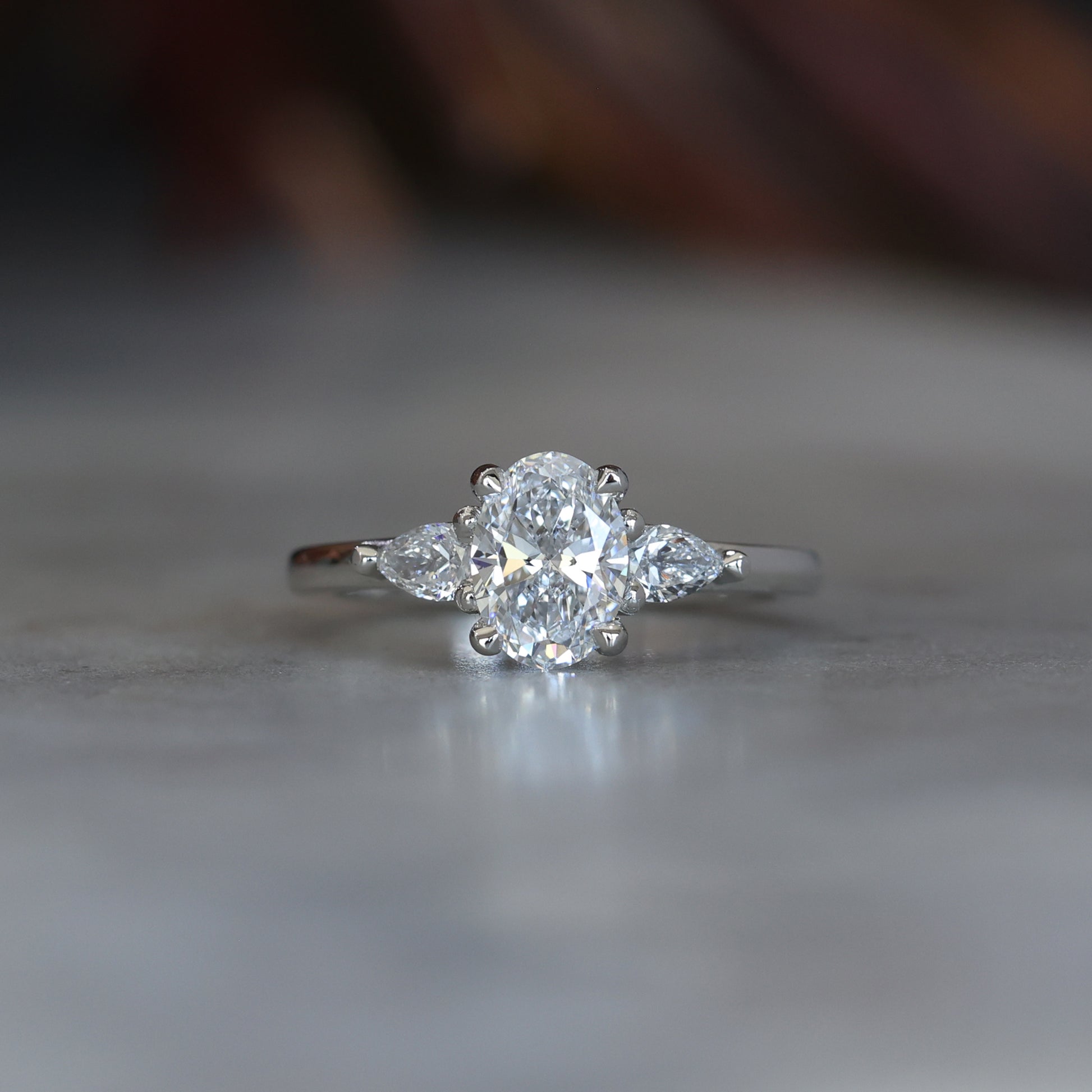 MAY TRILOGY / 0.89ct OVAL CUT LAB DIAMOND RING